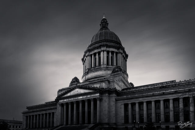 black and white image of the capitol building in Washington State.