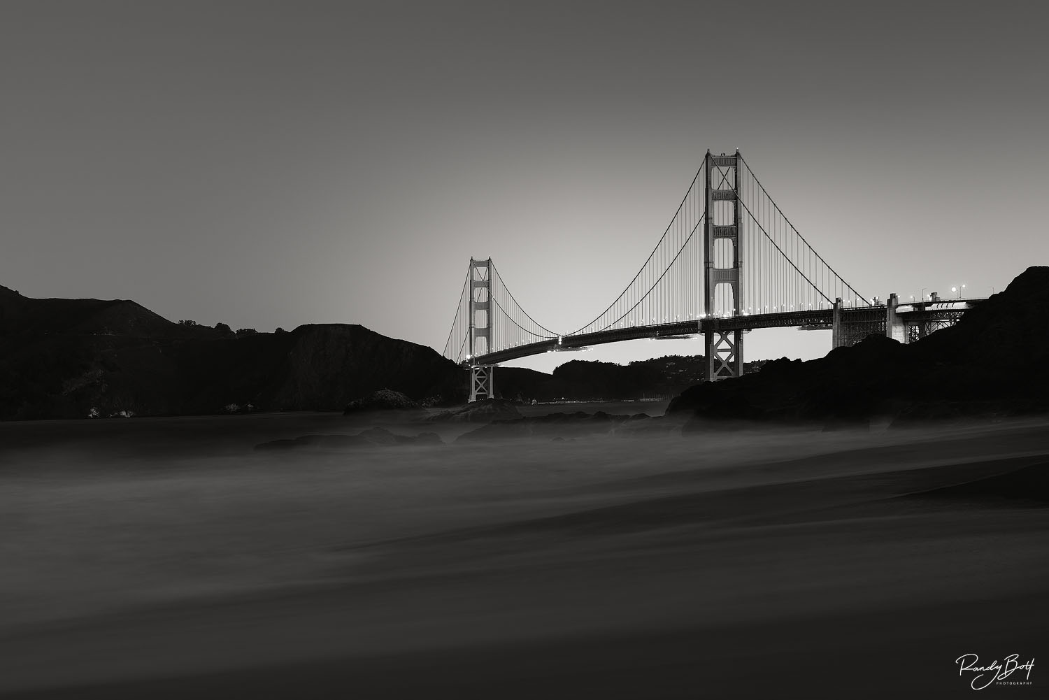 black and white golden gate bridge at sunrise.