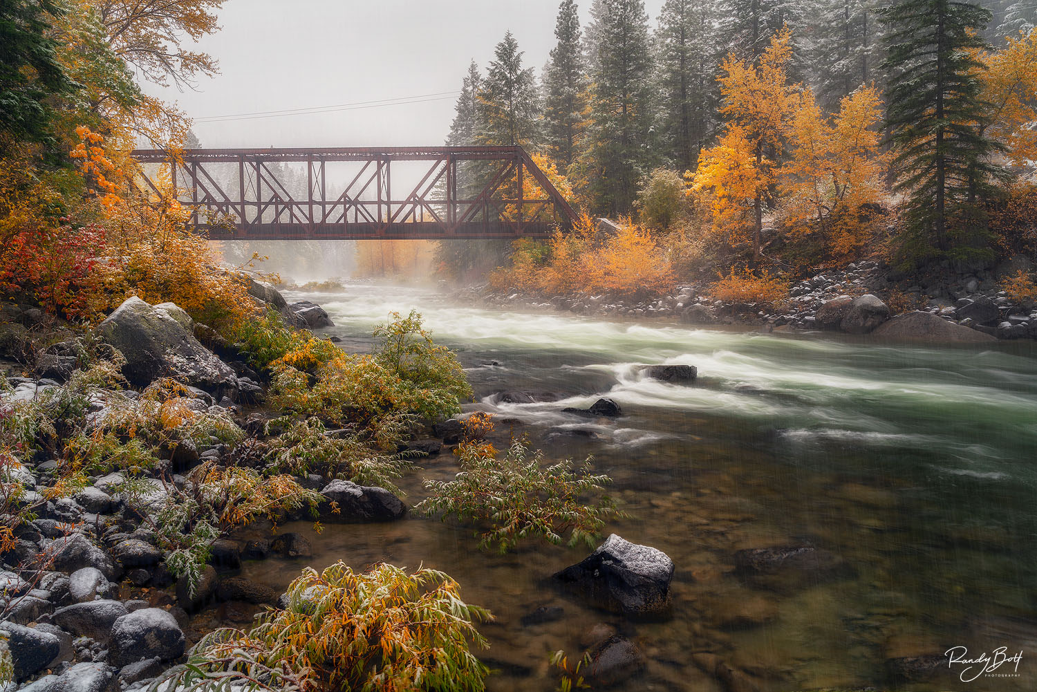 Tumwater Pipeline Trail fall color and snow in the Tumwater canyon near Leavenworth.